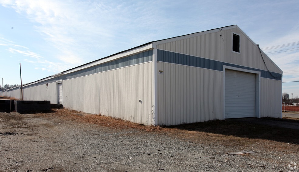 More Photos Of 808 Warehouse St, Greensboro Warehouse For Lease