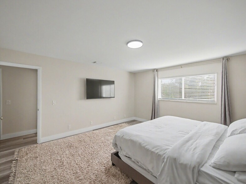 More Photos Of 112 Claremont Ln, Palm Beach Shores Apartments For Sale