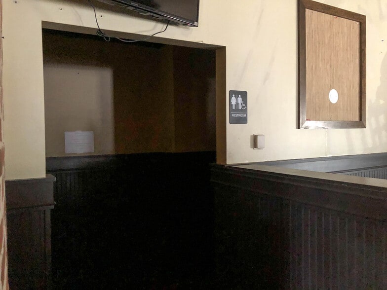 More Photos Of 649 Lake Cook Rd, Deerfield Restaurant For Lease