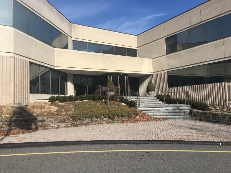 More Photos Of 90 Grove St, Ridgefield Medical For Lease