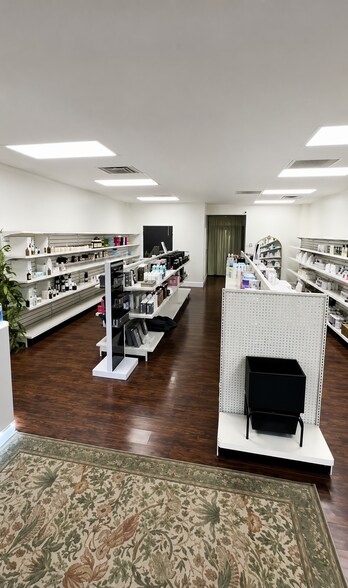 More Photos Of 5076 Sunset Blvd, Lexington Storefront Retail Office For Lease