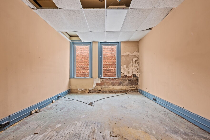 More Photos Of 220-222 S Scales St, Reidsville Storefront Retail Office For Sale