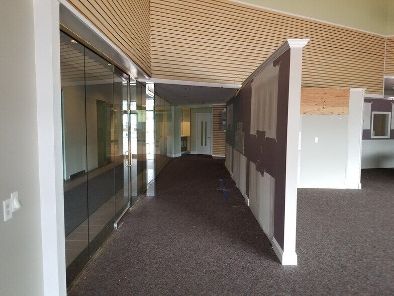 More Photos Of 574 Washington St, Easton Freestanding For Lease