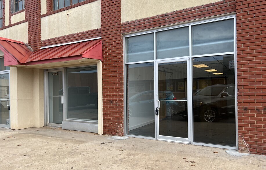 More Photos Of 209-211 S 5th St, Chickasha Storefront For Lease