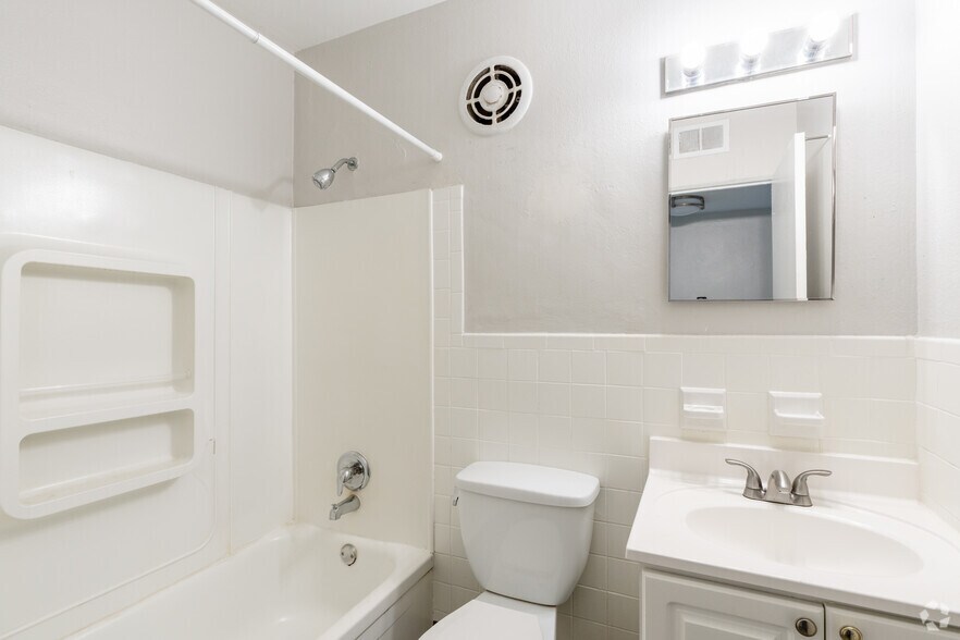 More Photos Of 1100 Indian Circle Dr, Olivette Apartments For Sale