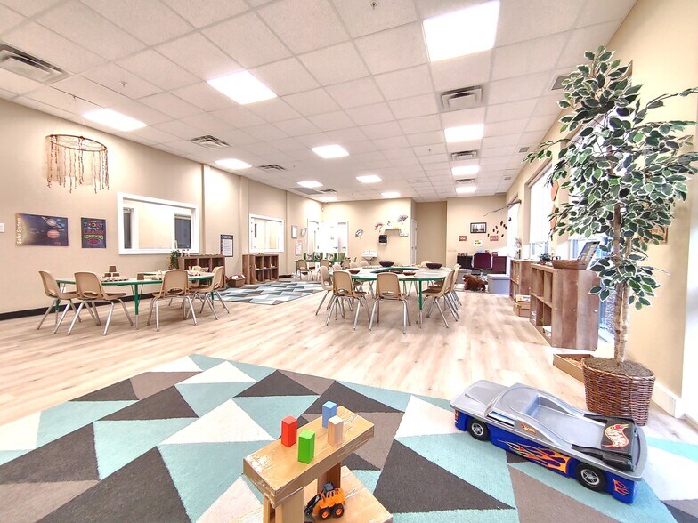 More Photos Of 10882 98 St NW, Edmonton Apartments For Sale