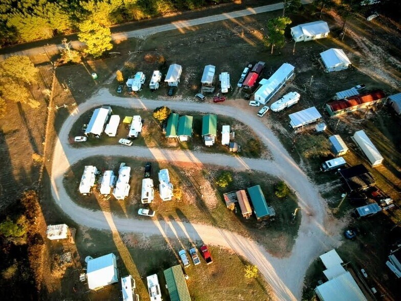 Primary Photo Of 13099 US Highway 259 S, Mount Enterprise Trailer Camper Park For Sale