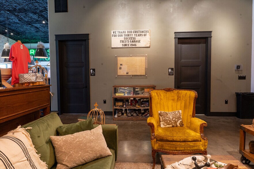 More Photos Of 609 Avenue H, Shallowater Auto Repair For Sale