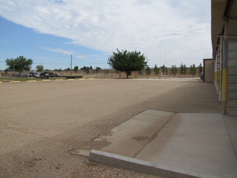 More Photos Of 2006 Kings Hwy, Snyder Service For Sale