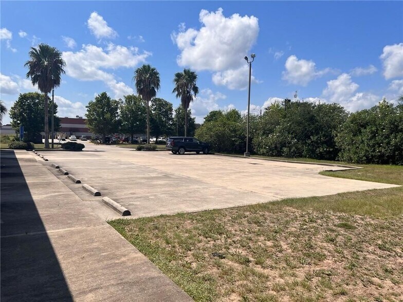 More Photos Of 11331 Lake Forest Blvd, New Orleans Storefront Retail Office For Sale
