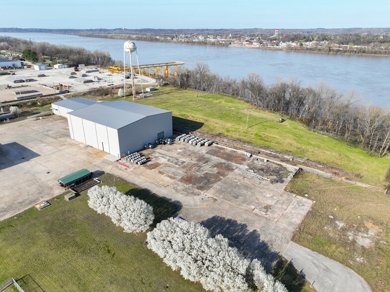 More Photos Of 2870 River Rd, Hawesville Warehouse For Lease