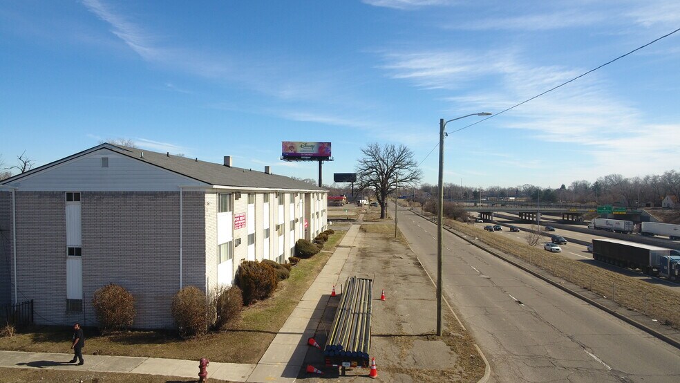 More Photos Of 21124 Schoolcraft, Detroit Apartments For Sale