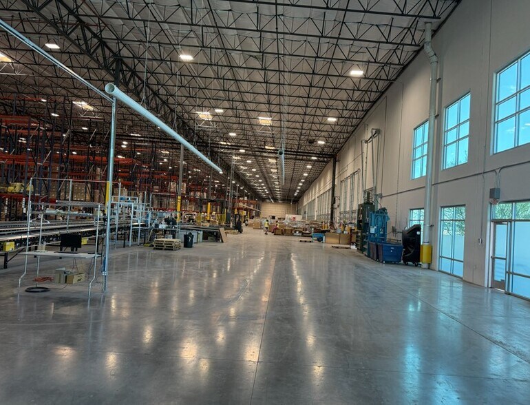 More Photos Of 5430 Donovan Way, North Las Vegas Warehouse For Lease