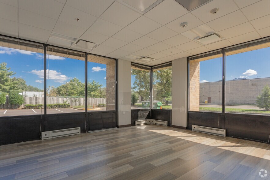 More Photos Of 4801 Forbes Blvd, Lanham Office For Sale