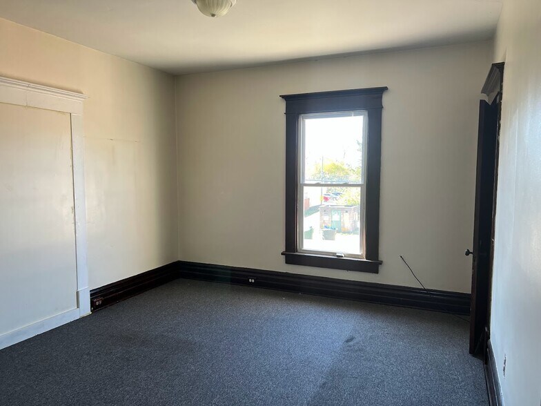 More Photos Of 1511 S High St, Columbus Storefront Retail Residential For Lease