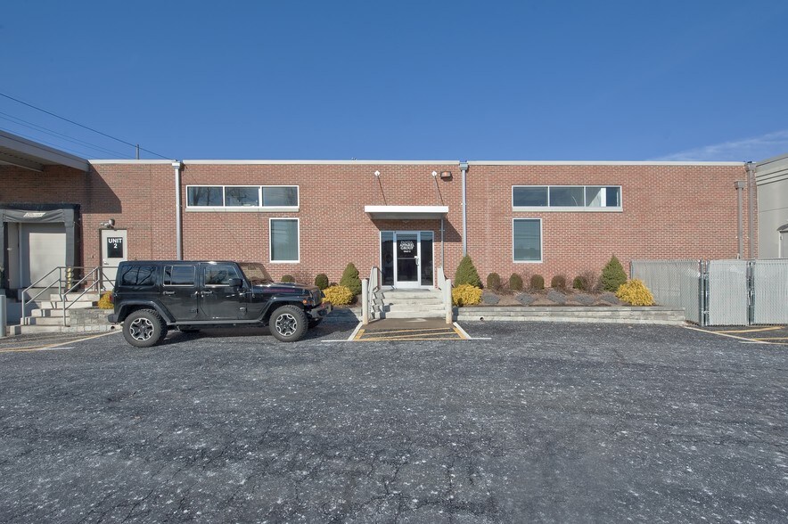 More Photos Of 10 Fadem Rd, Springfield Warehouse For Lease