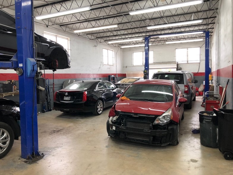 More Photos Of 707-709 N Dixie Hwy, Hallandale Beach Auto Repair For Lease