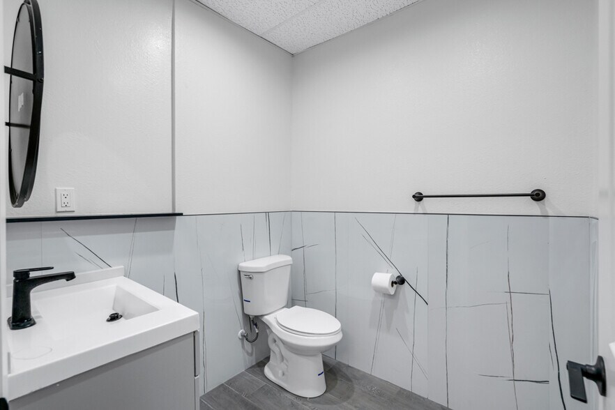 More Photos Of 18732 Corby Ave, Artesia Warehouse For Lease