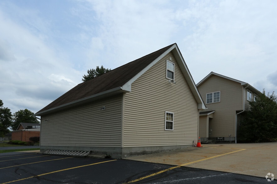 More Photos Of 115 W Aurora Rd, Northfield Office For Sale