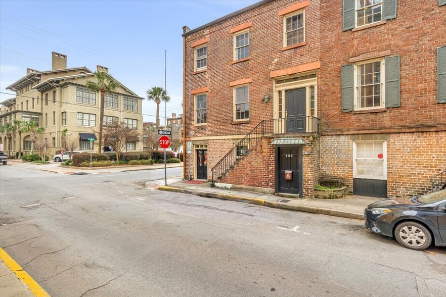 More Photos Of 25 E York St, Savannah Storefront Retail Office For Sale