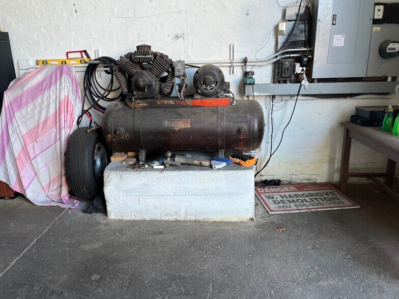 More Photos Of 330 Pine St, Camden Warehouse For Lease