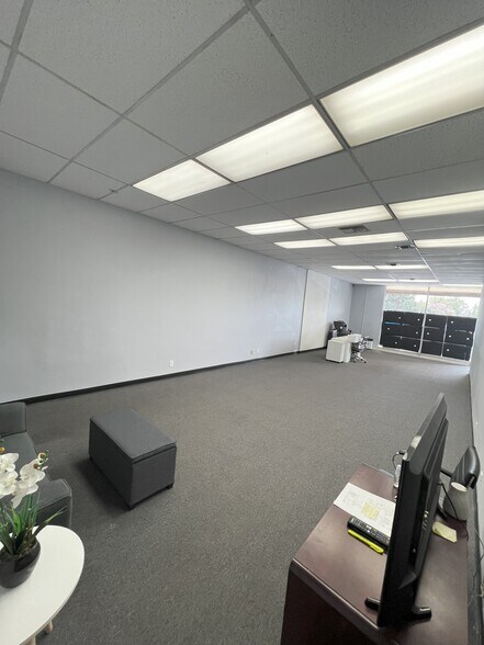 More Photos Of 10317-10407 Lakewood Blvd, Downey Storefront For Lease