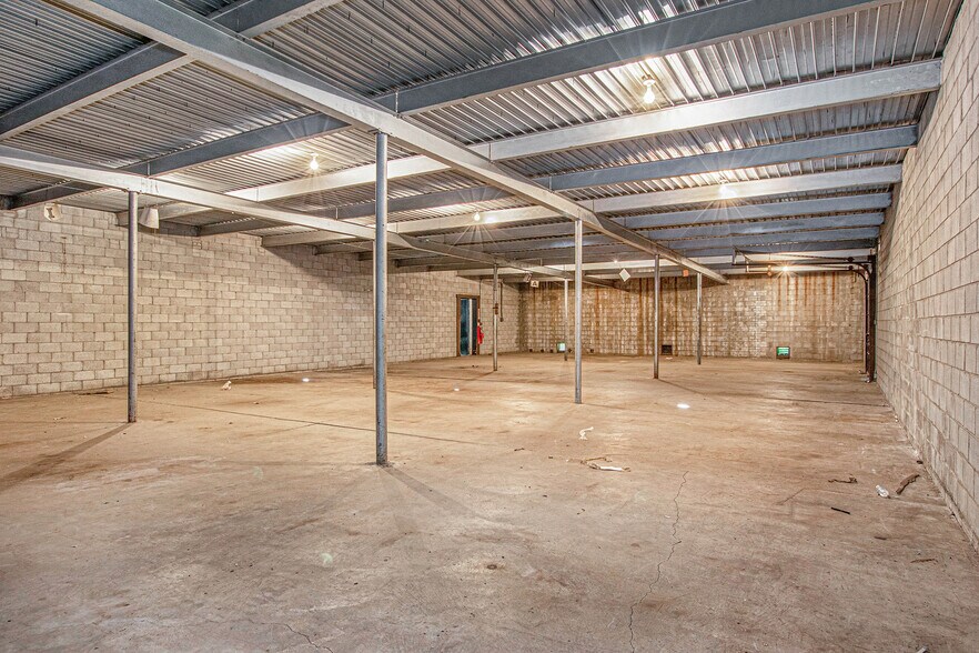 More Photos Of 14225 Schaefer Hwy, Detroit Self Storage For Lease