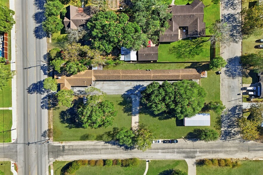 More Photos Of 1016 N Ave E, Shiner Hotel For Sale