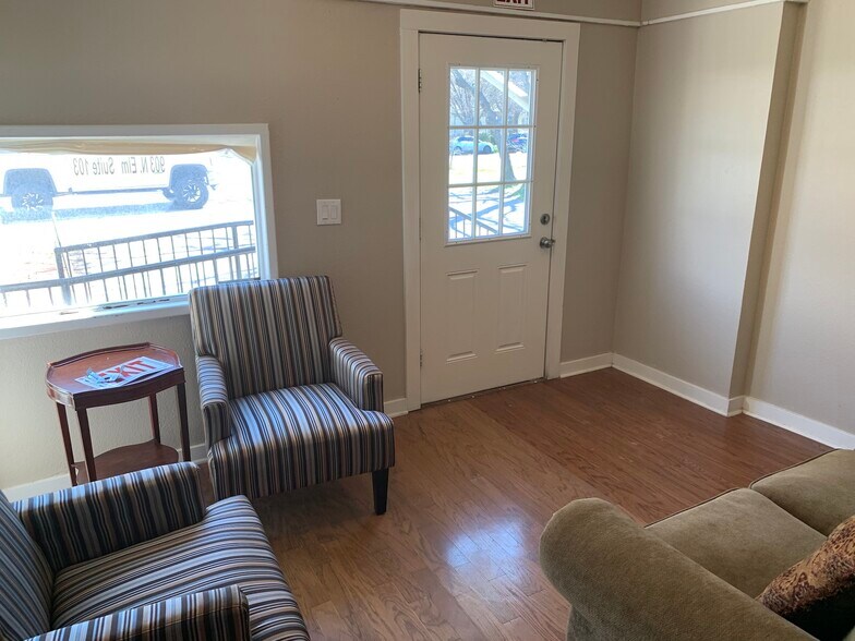 More Photos Of 903 N Elm St, Denton Office For Lease