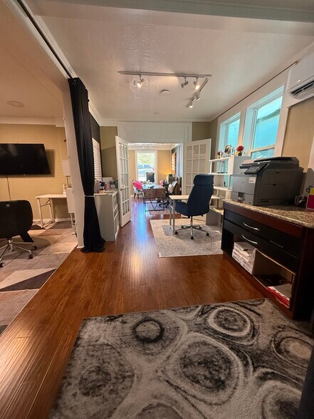 More Photos Of 110 E 5th Ave, Mount Dora General Retail For Lease