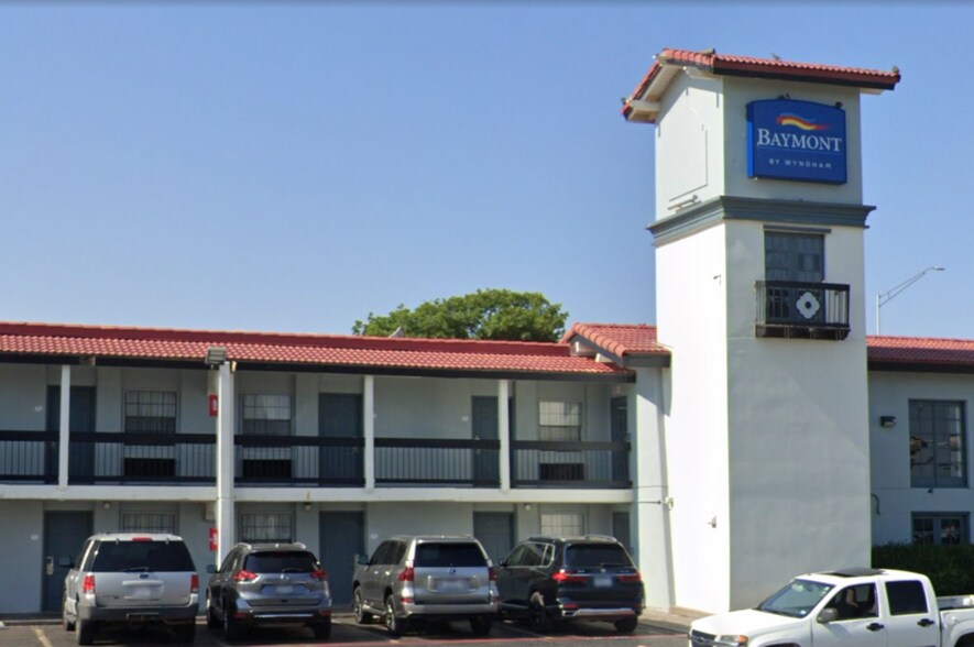 More Photos Of 601 Avenue Q, Lubbock Hotel For Sale