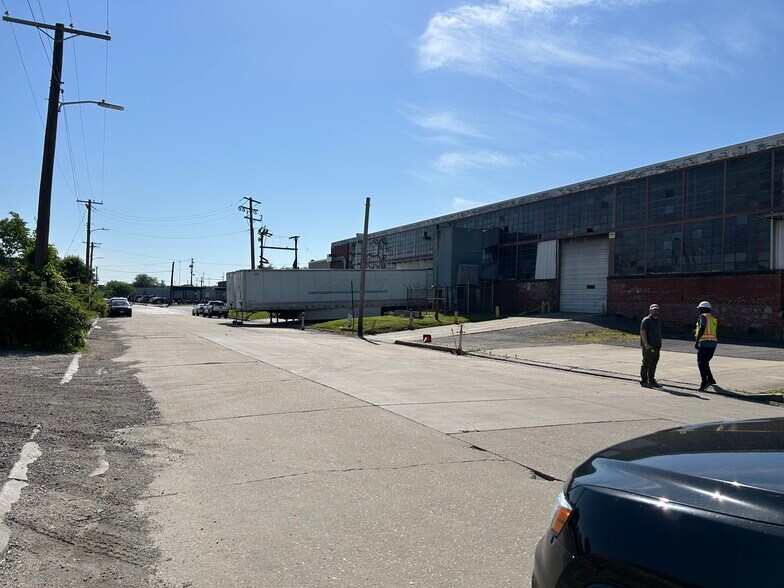 More Photos Of 6401 Quad Ave, Baltimore Warehouse For Lease