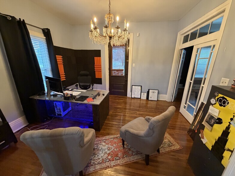 More Photos Of 701 Chestnut St, Bowling Green Office For Lease