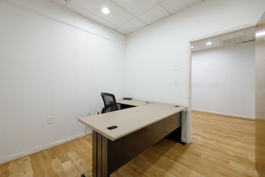 More Photos Of 2825 S Crater Rd, Petersburg Storefront Retail Office For Sale