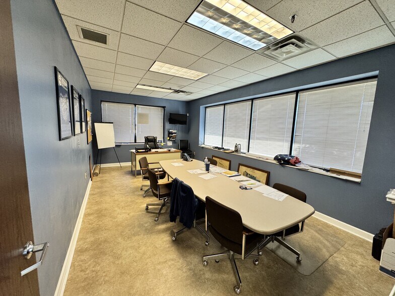 More Photos Of 450 N Enterprise Blvd, Lebanon Warehouse For Sale