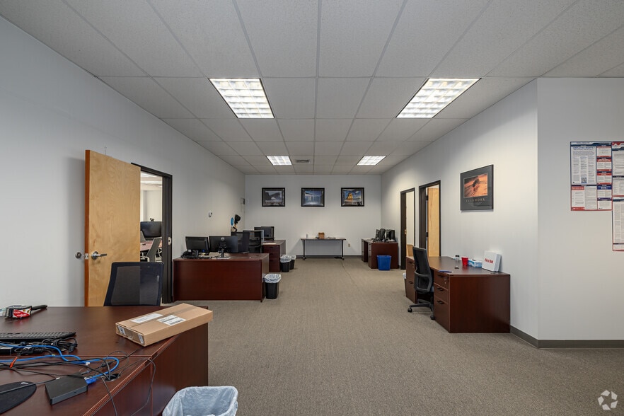More Photos Of 111-121 Roberts St, East Hartford Business Park For Lease