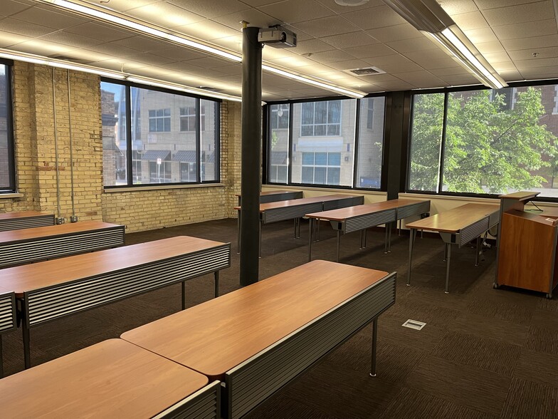 More Photos Of 111 Commerce Ave SW, Grand Rapids Schools For Lease
