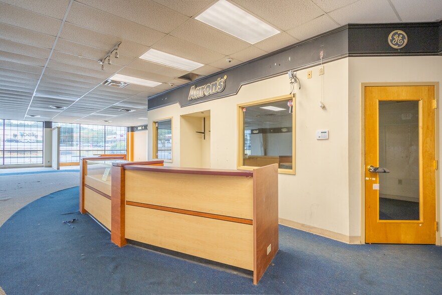 More Photos Of 1592 Sandifer Blvd, Seneca Freestanding For Lease