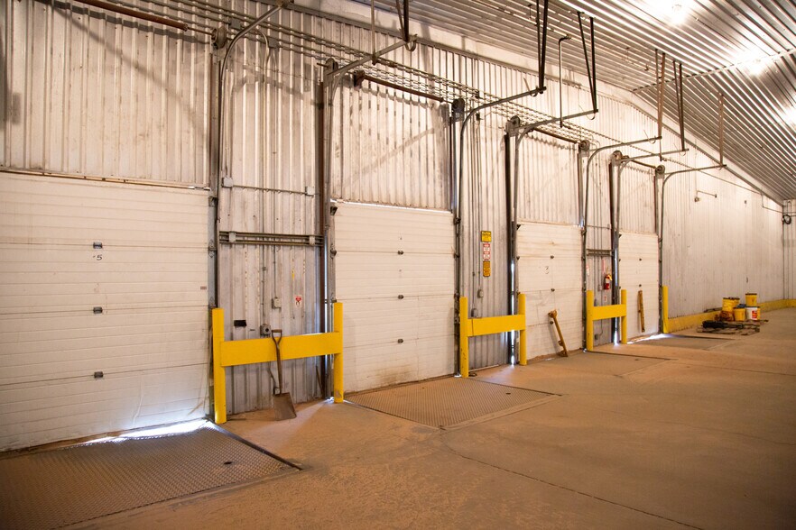 More Photos Of 9615 Broadway Blvd SW, Albuquerque Warehouse For Sale
