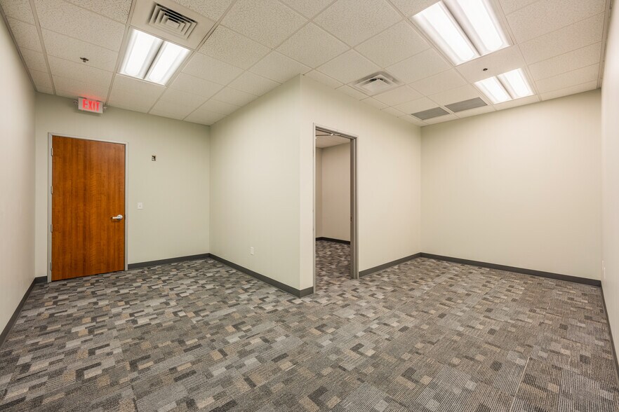 More Photos Of 5555 Northwest Pky, San Antonio Office For Lease