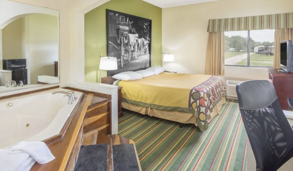 More Photos Of 3001 Daulat Dr, Lafayette Hotel For Sale