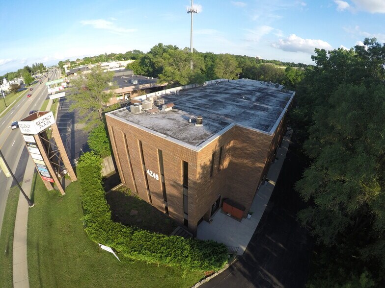More Photos Of 4249 E State St, Rockford Office For Sale