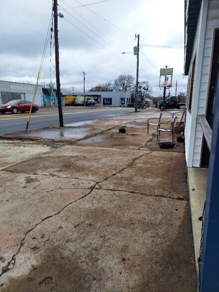 More Photos Of 101 Caldwell St, Paris Restaurant For Lease