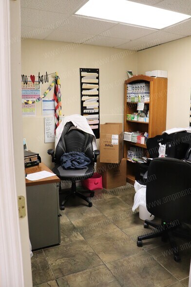 More Photos Of 8225 Normandy Blvd, Jacksonville Medical For Sale