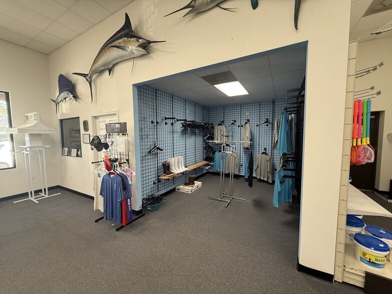 More Photos Of 215 Old Eastwood Rd, Wilmington Freestanding For Lease