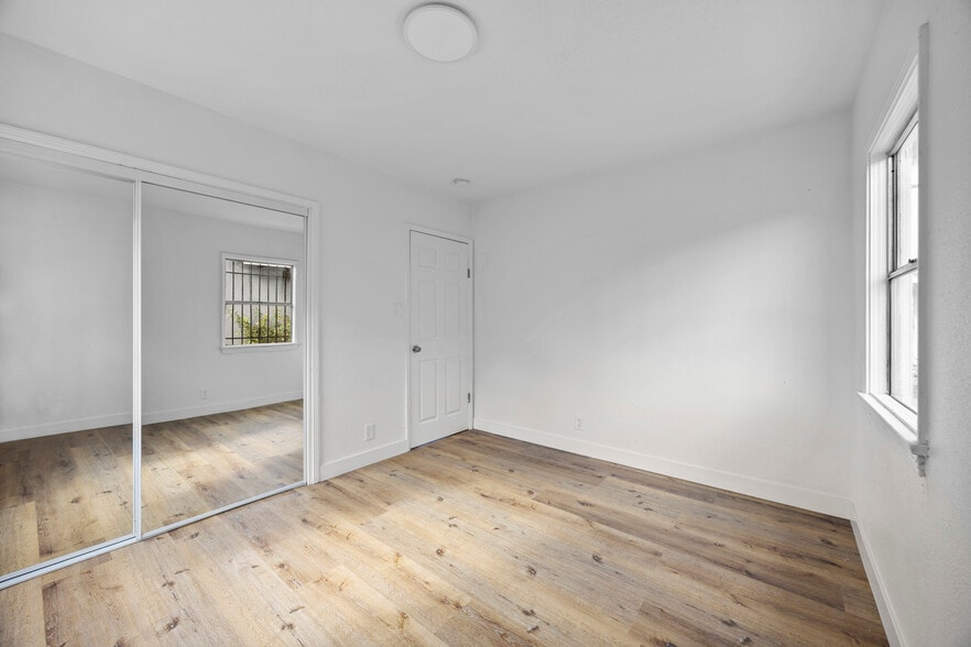 More Photos Of 11008 Willowbrook Ave, Los Angeles Multifamily For Sale