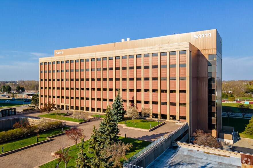 More Photos Of 31 E Judson St, Pontiac Unknown For Lease