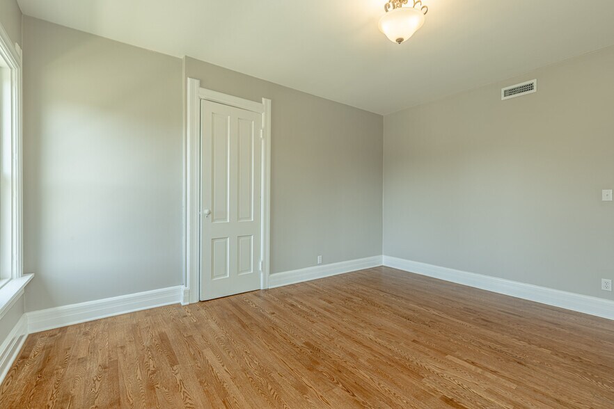 More Photos Of 1303 11th St, Monroe Storefront Retail Office For Lease