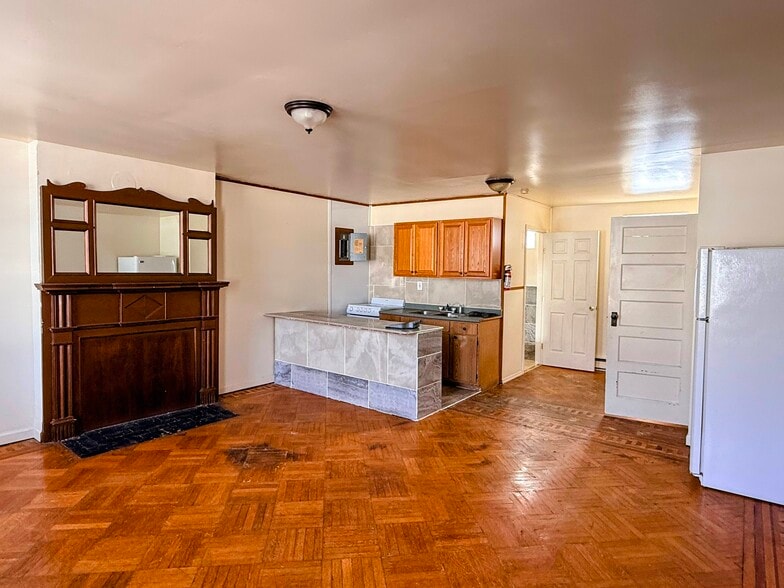 More Photos Of 6 Church St, Nassau Apartments For Sale