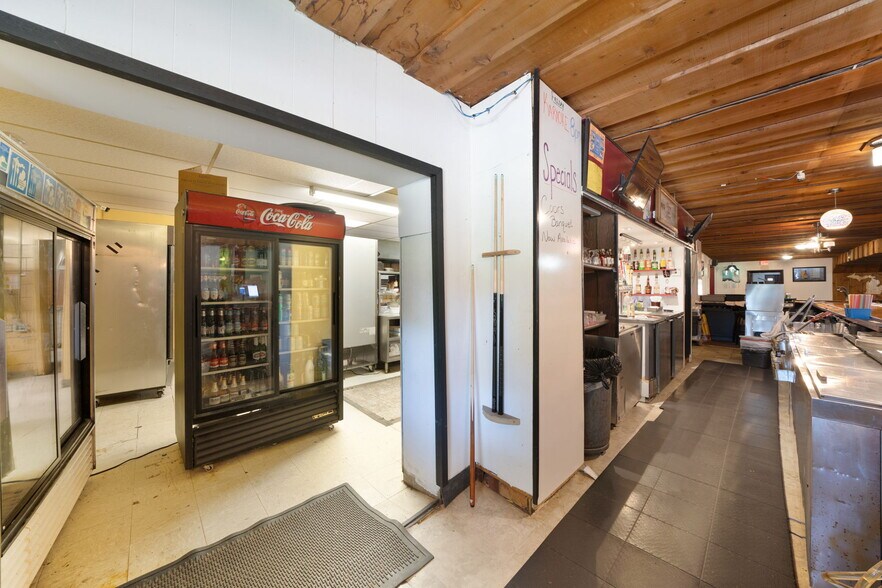 More Photos Of 18089 W State St, Vandalia Bar For Sale